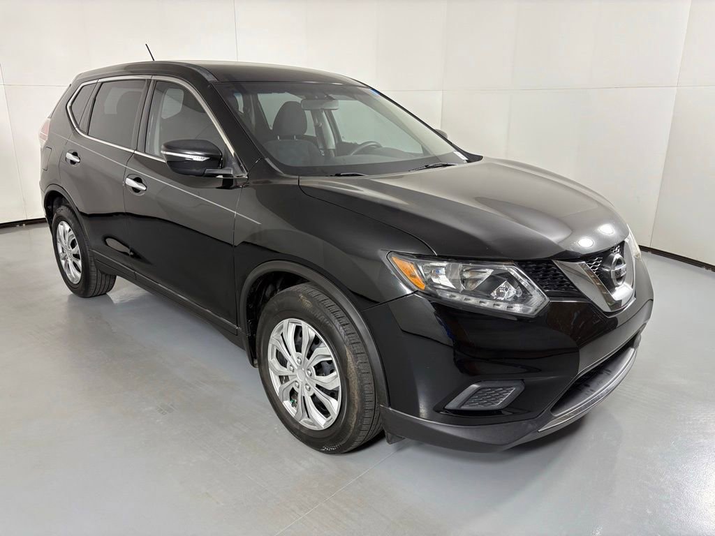 Used 2015 Nissan Rogue S image 2
