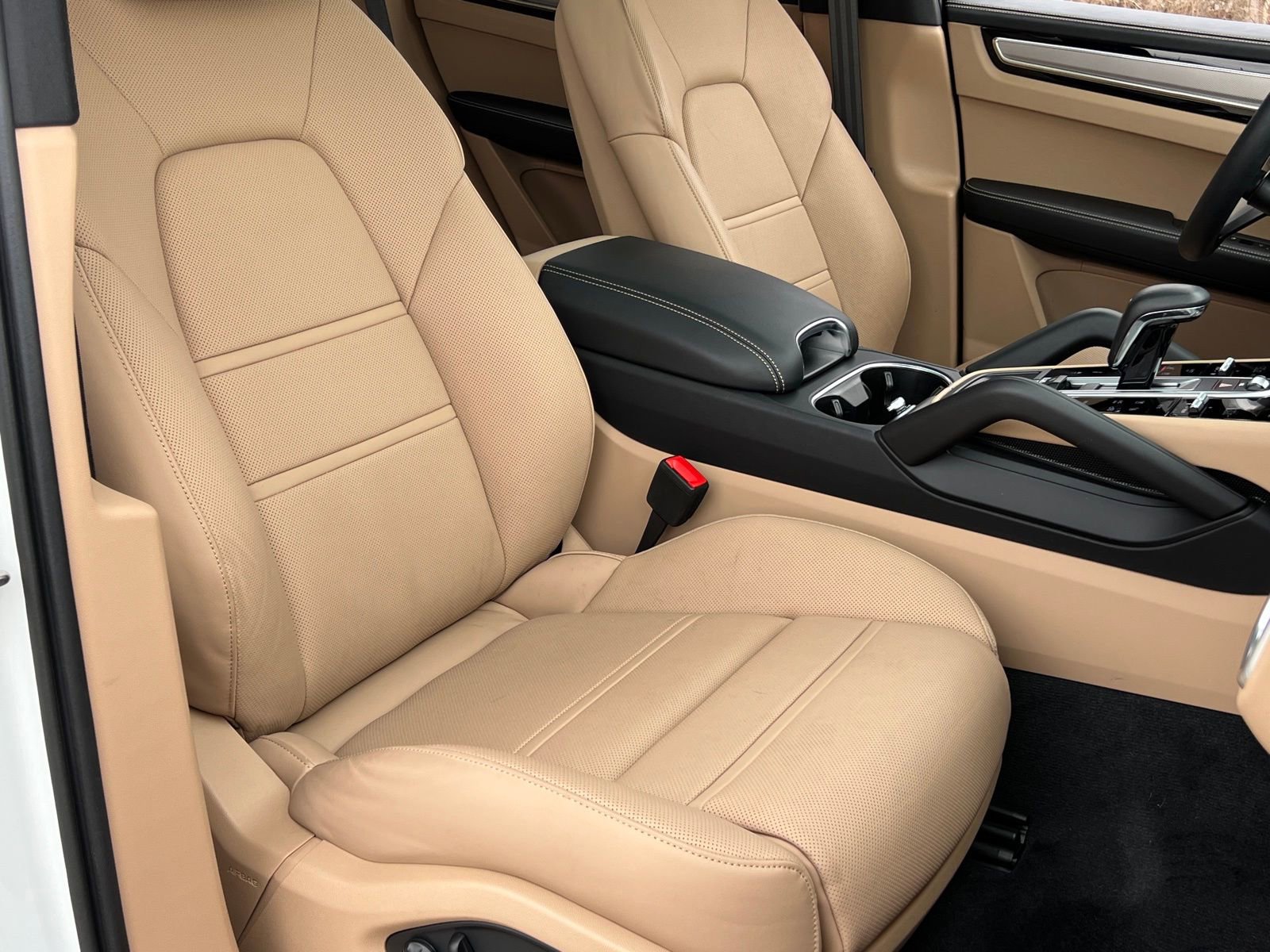 Certified 2023 Porsche Cayenne Platinum Edition image 15
