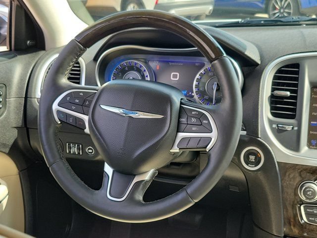 Used 2015 Chrysler 300 C RWD image 18