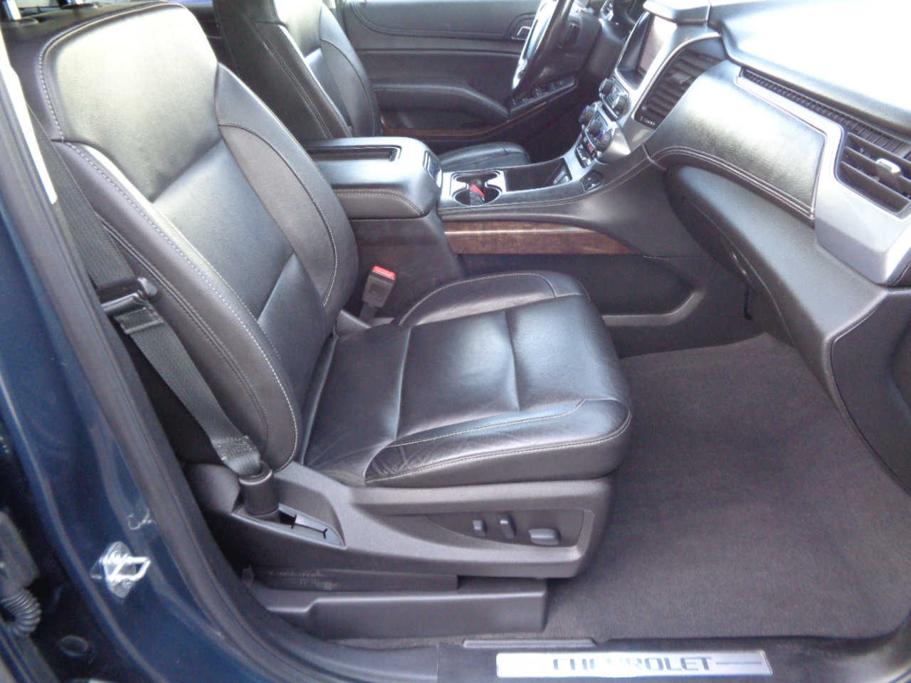 Used 2019 Chevrolet Suburban LT w/ Luxury Package image 28