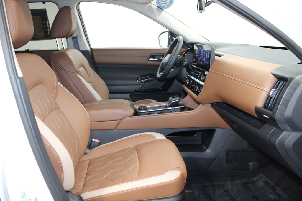 Used 2026 Nissan Pathfinder Platinum AWD/4WD image 29