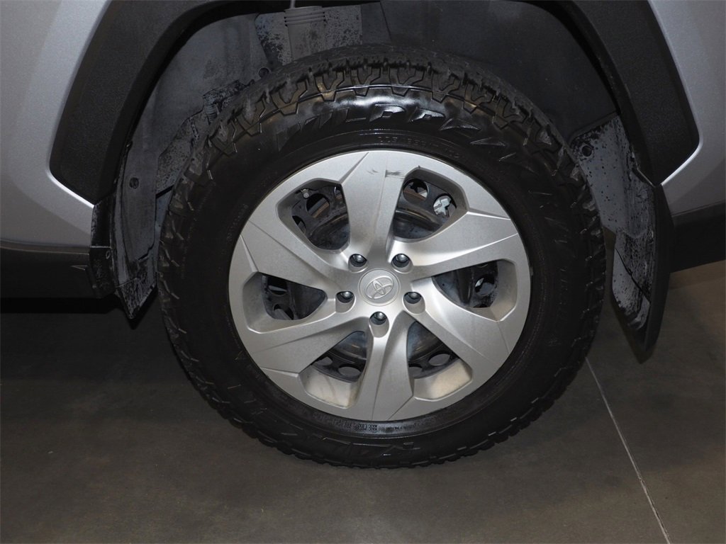 Used 2021 Toyota RAV4 LE image 18