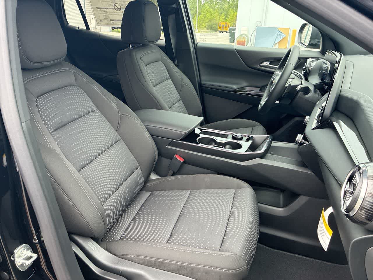 New 2027 Chevrolet Equinox LT w/ Safety and Technology Package FWD image 27