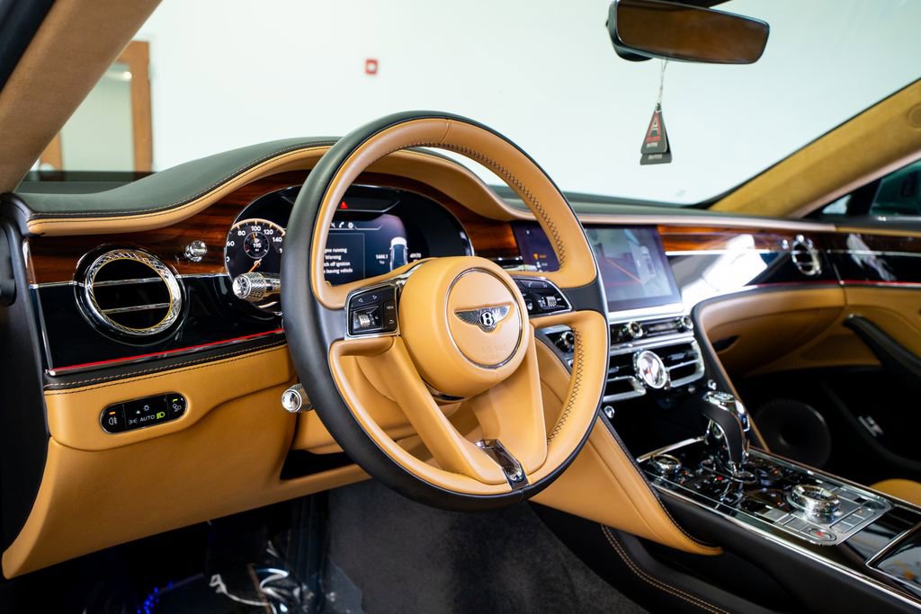 Used 2020 Bentley Flying Spur W12 image 34