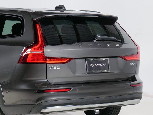 Used 2025 Volvo V60 B5 Cross Country Plus image 29