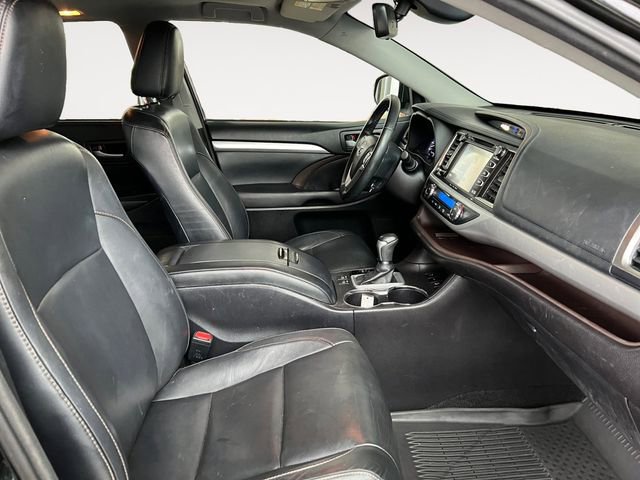 Used 2017 Toyota Highlander XLE w/ Carpet Mat Package image 12