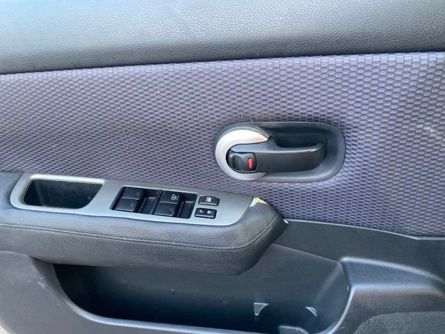 Used 2009 Nissan Versa Hatchback w/ Convenience Pkg FWD image 19