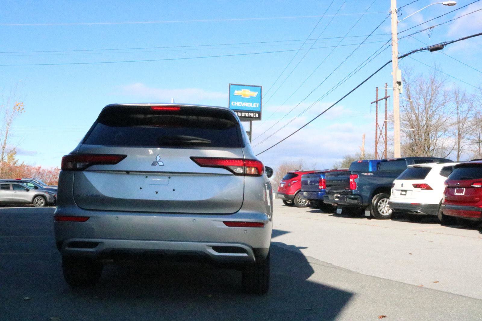 Used 2024 Mitsubishi Outlander SE image 7