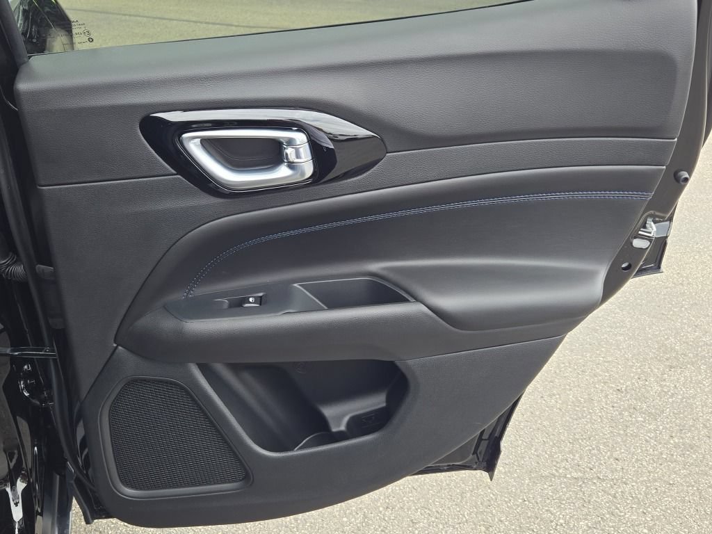 New 2026 Jeep Compass Latitude AWD/4WD image 16