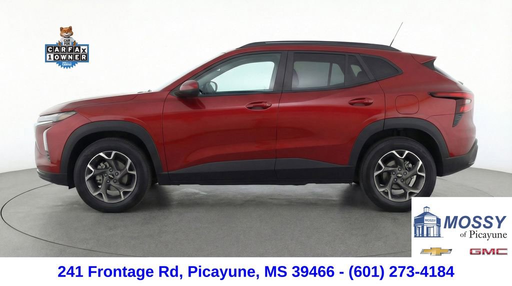 Used 2025 Chevrolet Trax LT w/ LT Convenience Package image 4