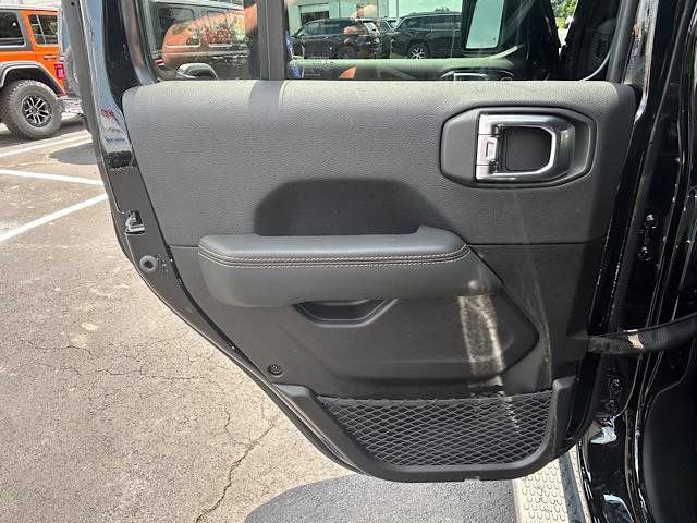 New 2025 Jeep Wrangler Unlimited Sahara AWD/4WD image 10