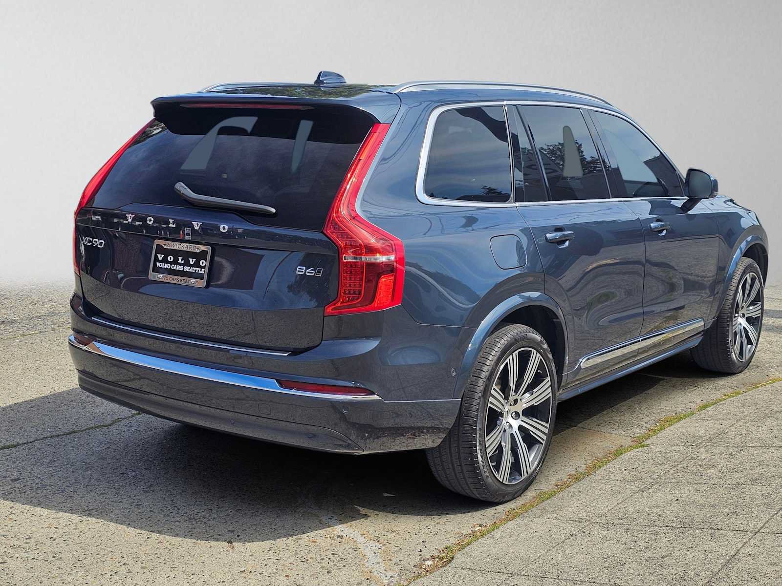 Used 2025 Volvo XC90 B6 Ultra w/ Protection Package Premier AWD/4WD image 3