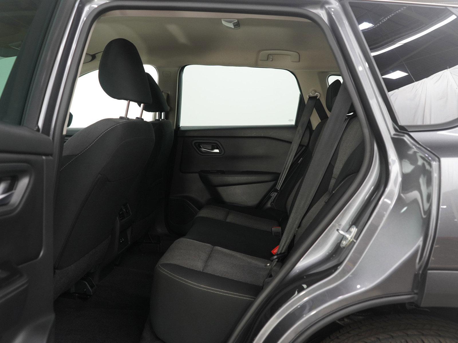 Used 2025 Nissan Rogue SV image 18