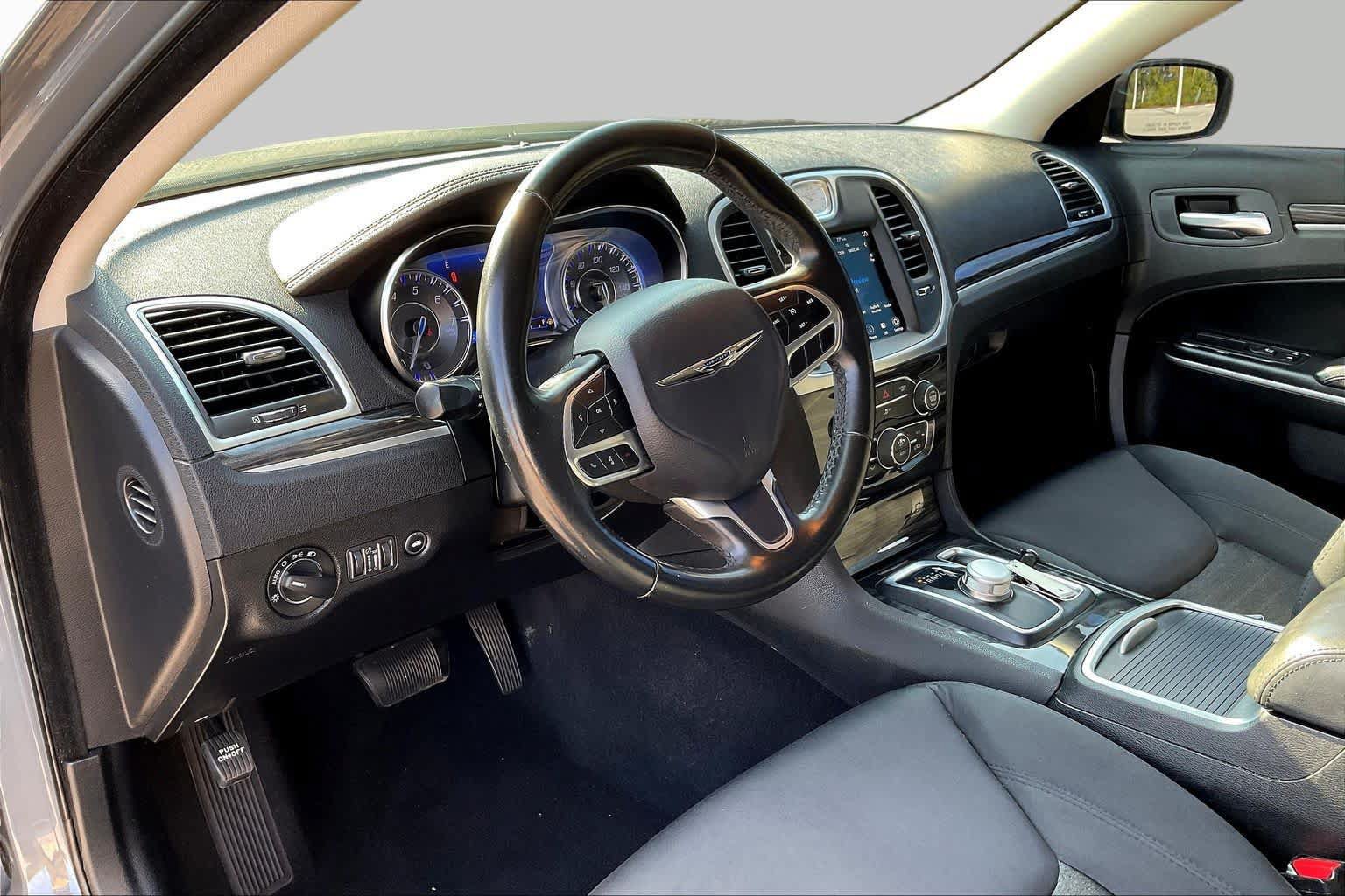 Used 2019 Chrysler 300 Touring w/ Sport Appearance Package RWD image 17