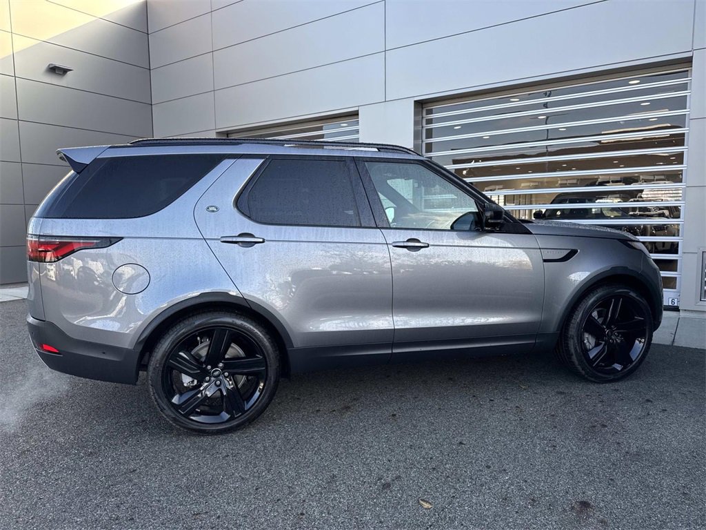 New 2025 Land Rover Discovery S image 7