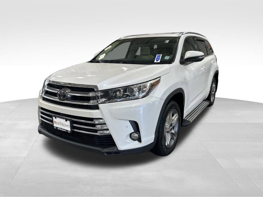 Used 2018 Toyota Highlander Limited Platinum image 3