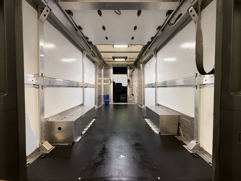 Used 2024 Chevrolet Brightdrop 600 w/ Commercial Equipment Package AWD/4WD image 24