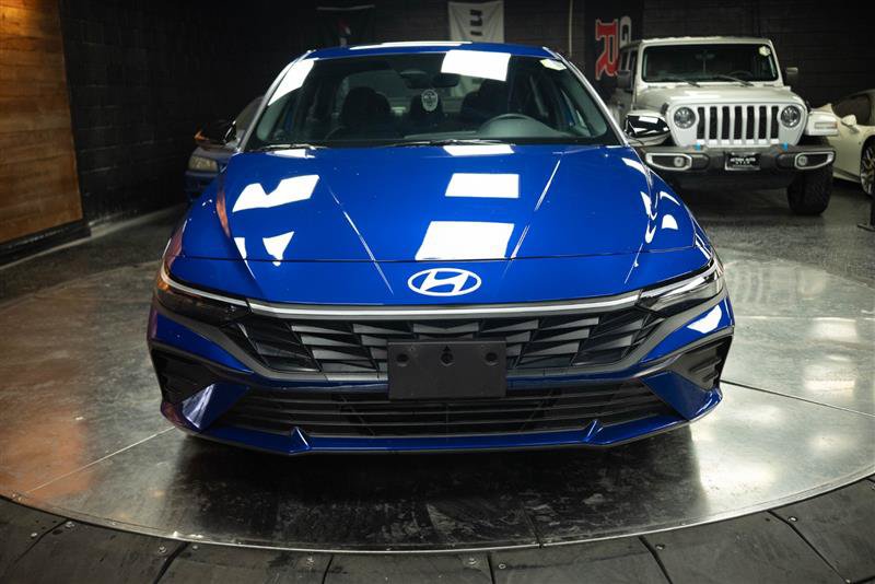 Used 2025 Hyundai Elantra Sport FWD image 3