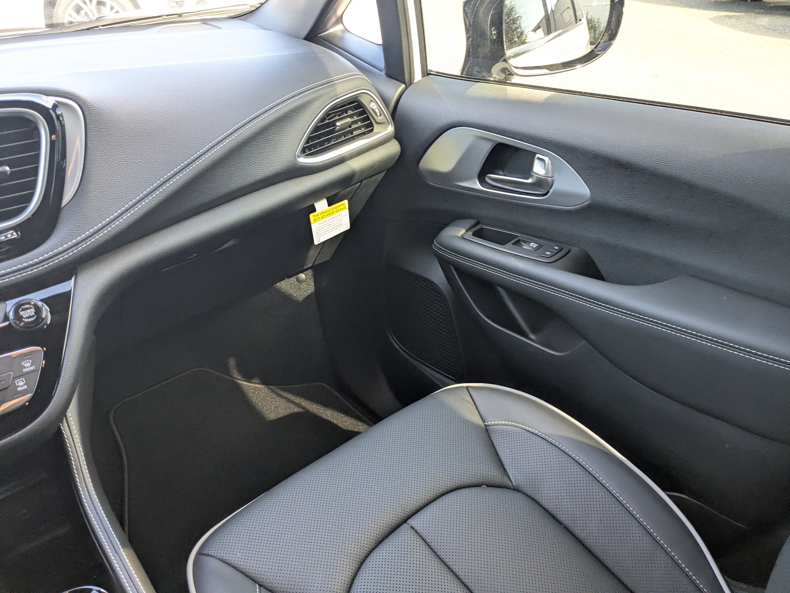 New 2026 Chrysler Pacifica Limited w/ S Appearance Package image 16