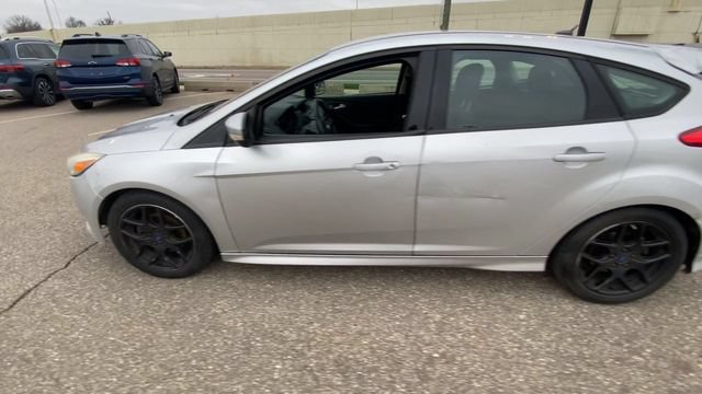 Used 2015 Ford Focus SE w/ SE Sport Package FWD image 7