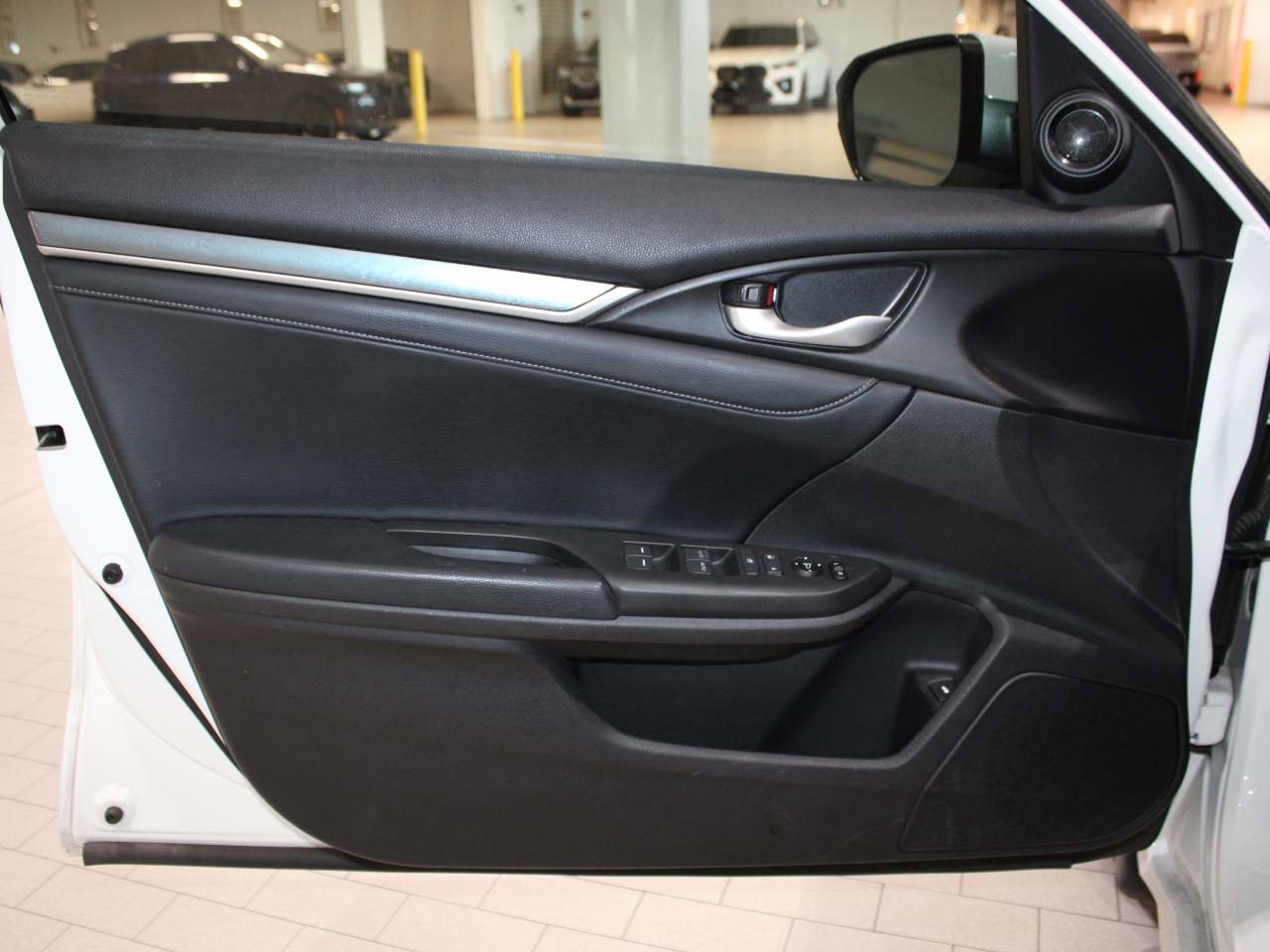 Used 2018 Honda Civic EX-L image 9