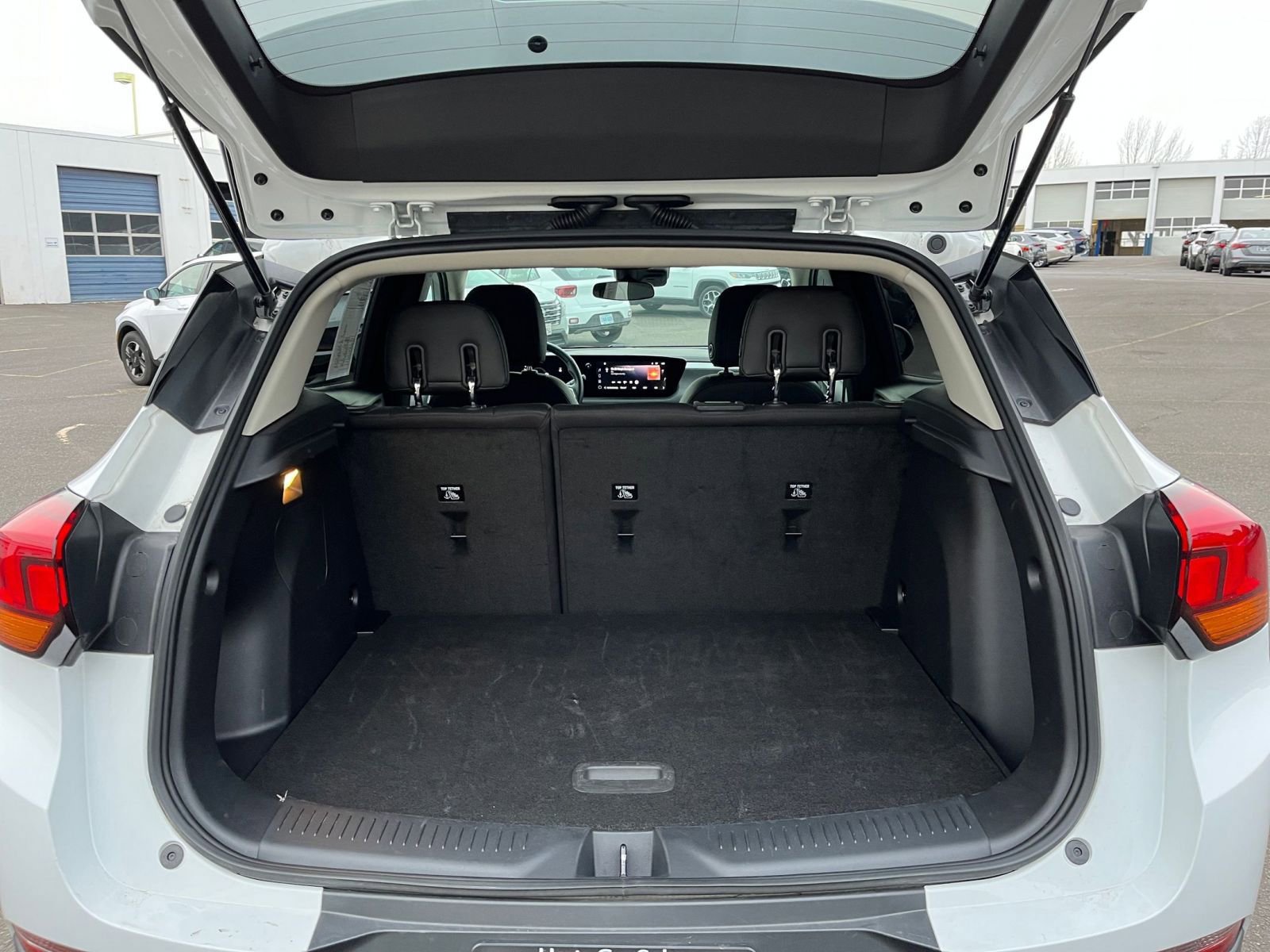 Used 2025 Buick Encore GX Preferred image 29