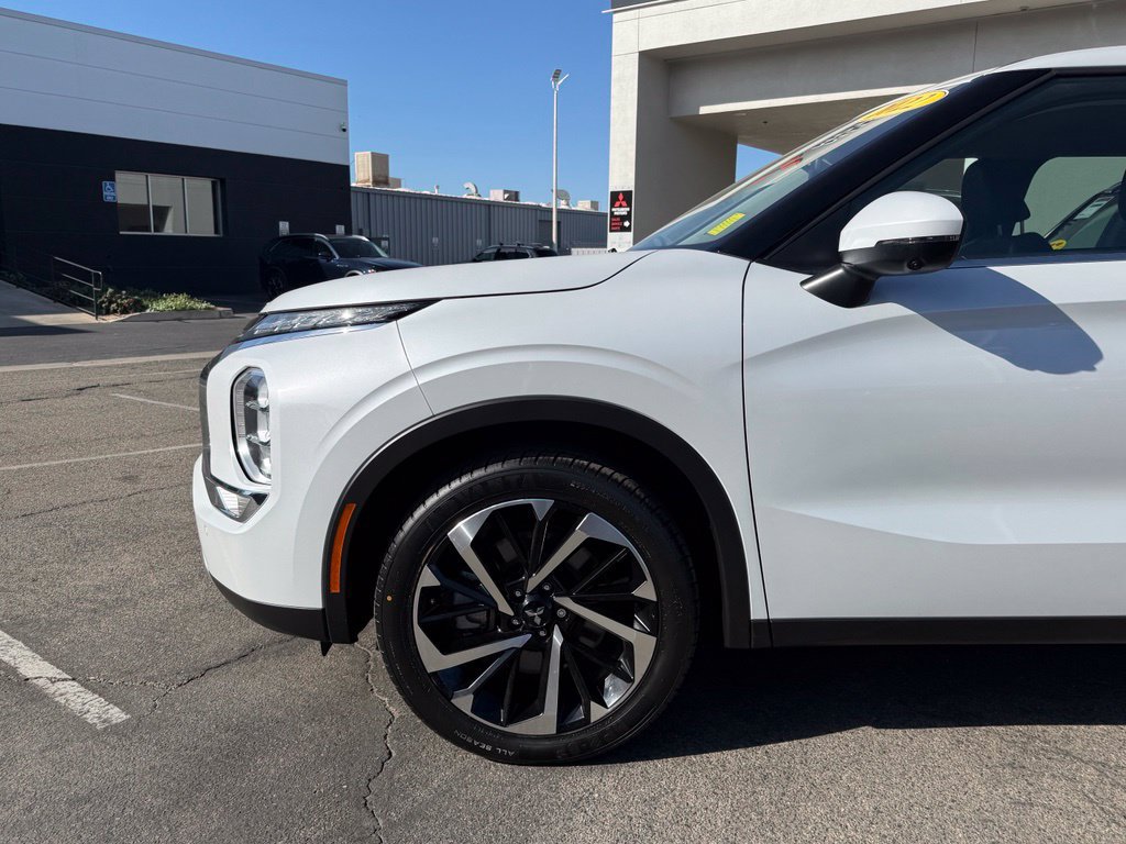 Used 2022 Mitsubishi Outlander SE FWD image 5