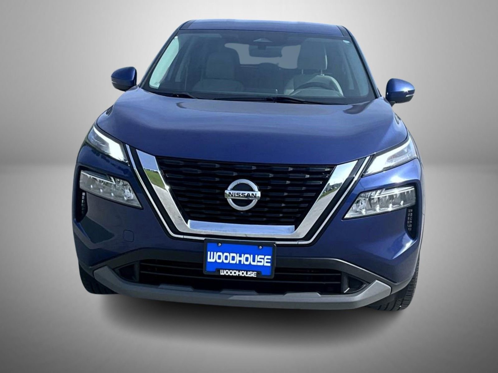 Used 2021 Nissan Rogue SV image 2