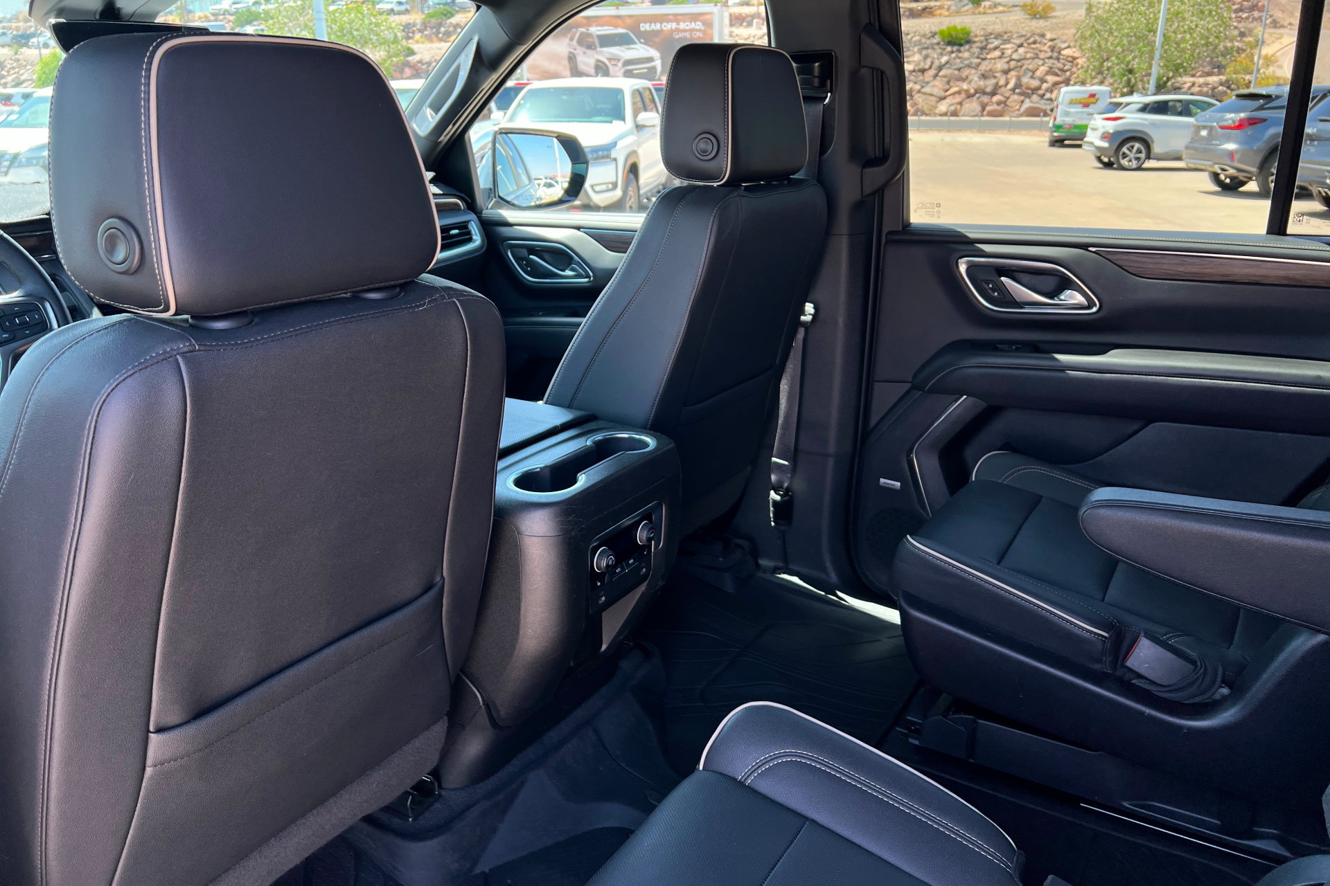 Used 2023 Chevrolet Tahoe Premier AWD/4WD image 20