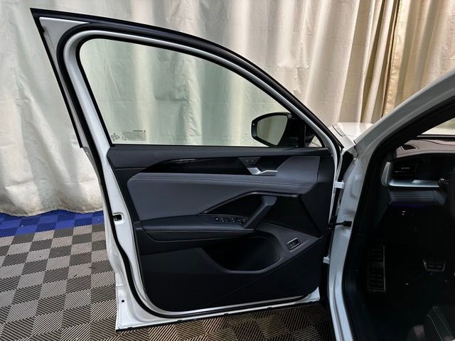 Certified 2025 Volkswagen Tiguan SE R-Line image 12