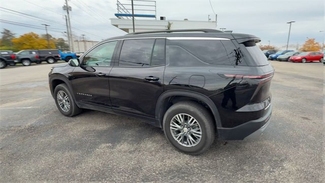Used 2025 Chevrolet Traverse LT image 6