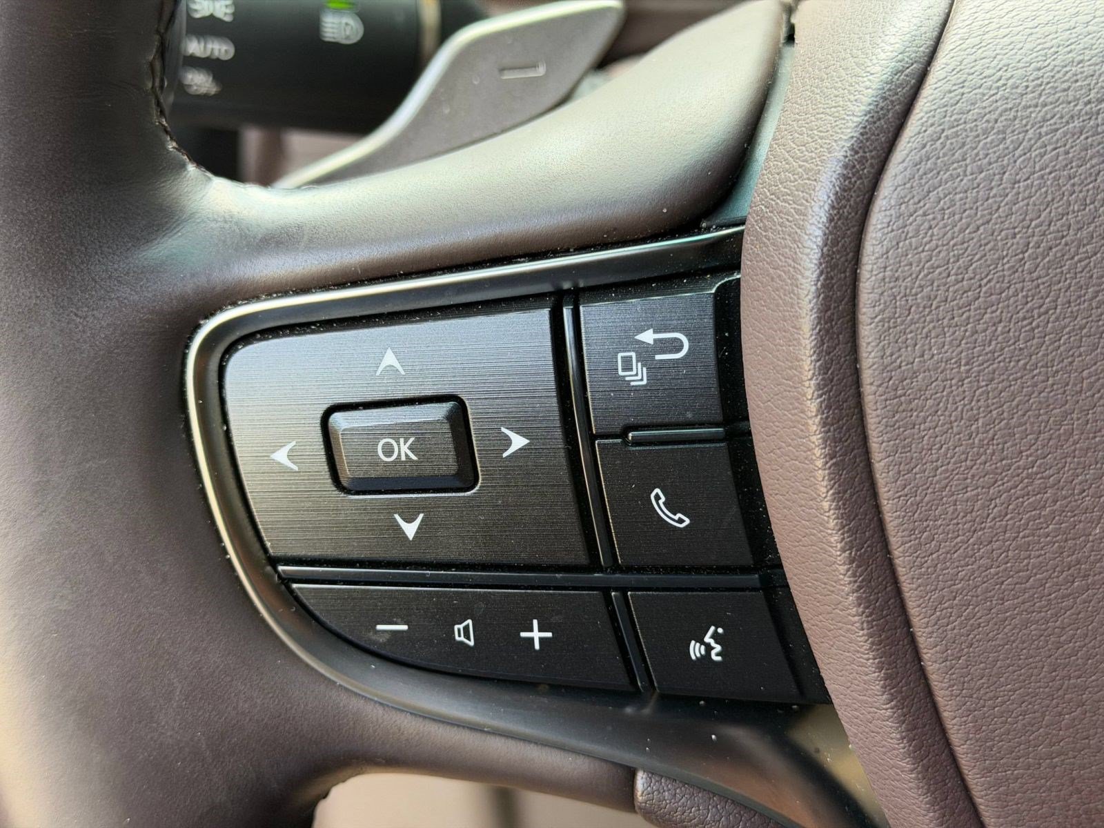 Certified 2021 Lexus ES 300h Ultra Luxury FWD image 17