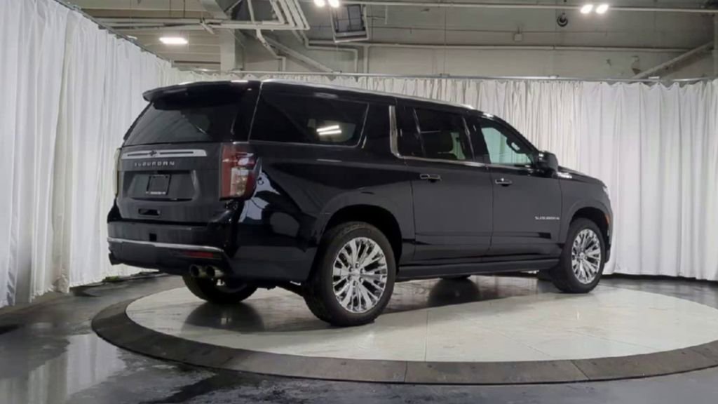 Used 2021 Chevrolet Suburban High Country w/ Premium Package image 10