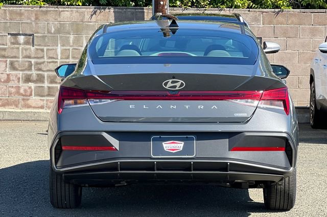 New 2026 Hyundai Elantra Hybrid FWD image 7