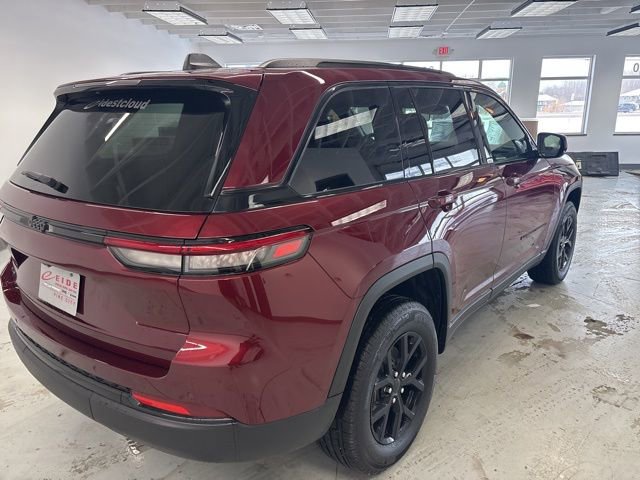 Used 2025 Jeep Grand Cherokee Altitude w/ Trailer Tow Package image 13