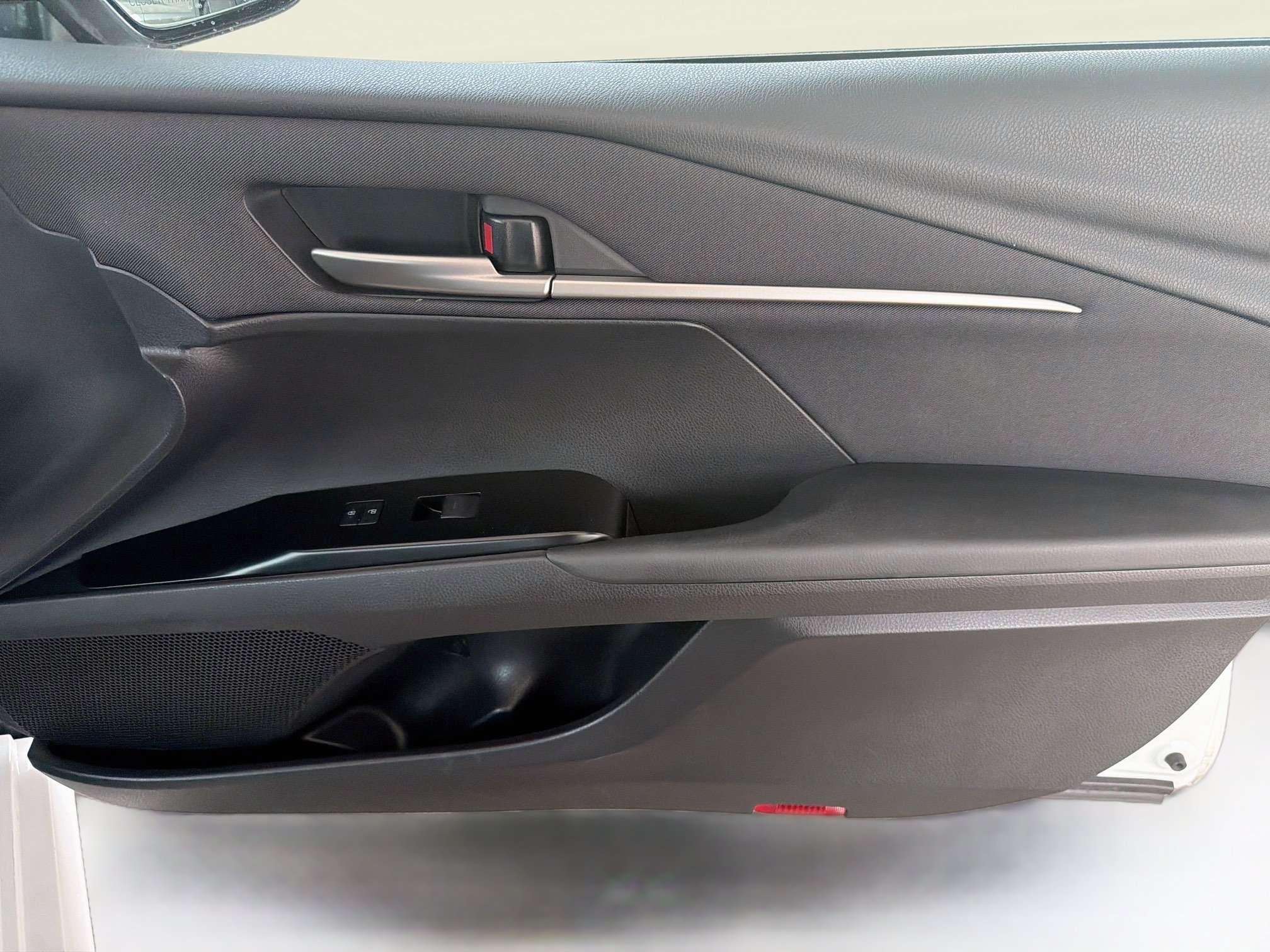 Used 2025 Toyota Camry LE FWD image 32