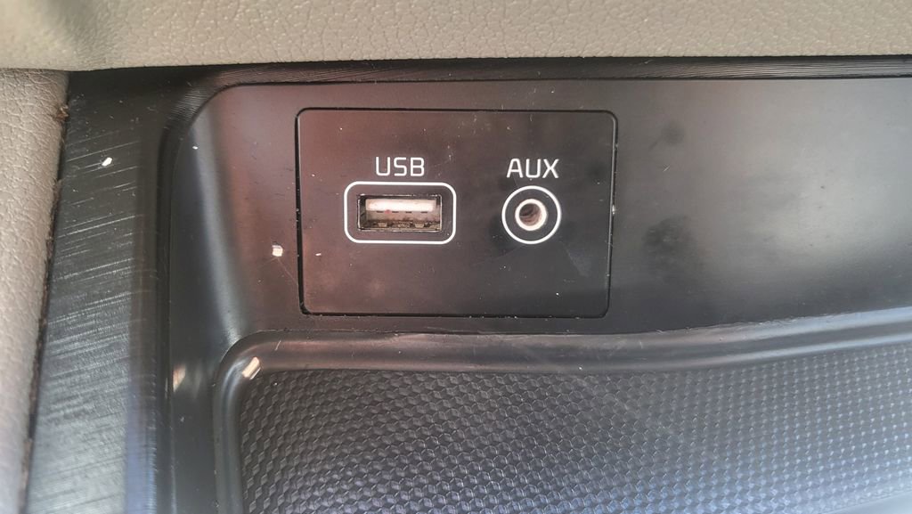 Used 2018 Kia Sedona L image 35