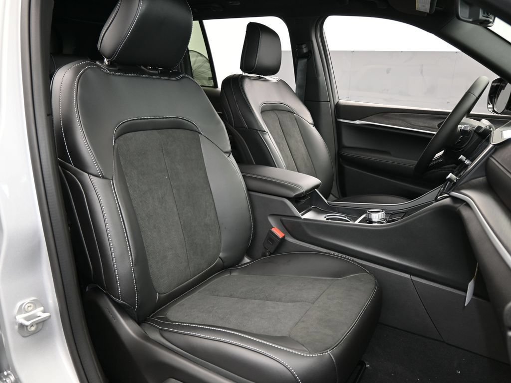 New 2026 Jeep Grand Cherokee Altitude RWD image 35