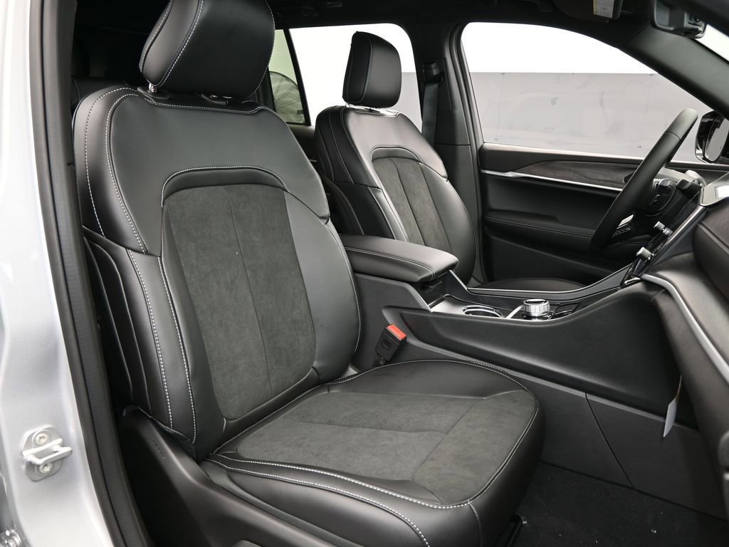 New 2026 Jeep Grand Cherokee Altitude RWD image 35