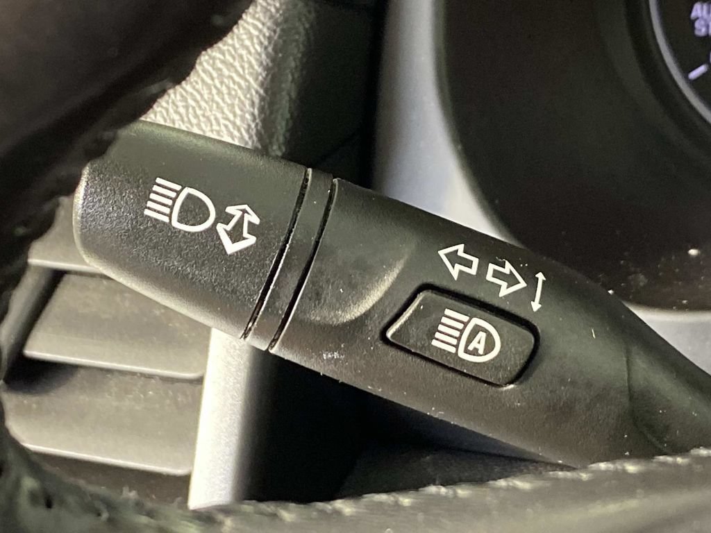 Used 2022 GMC Terrain SLT w/ Infotainment Package II AWD/4WD image 19