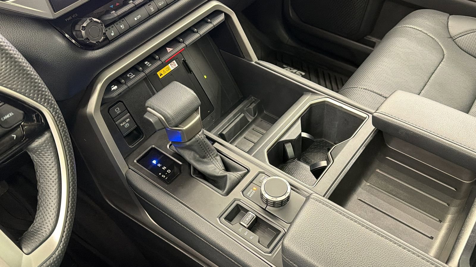 Used 2024 Toyota Tundra Limited image 25