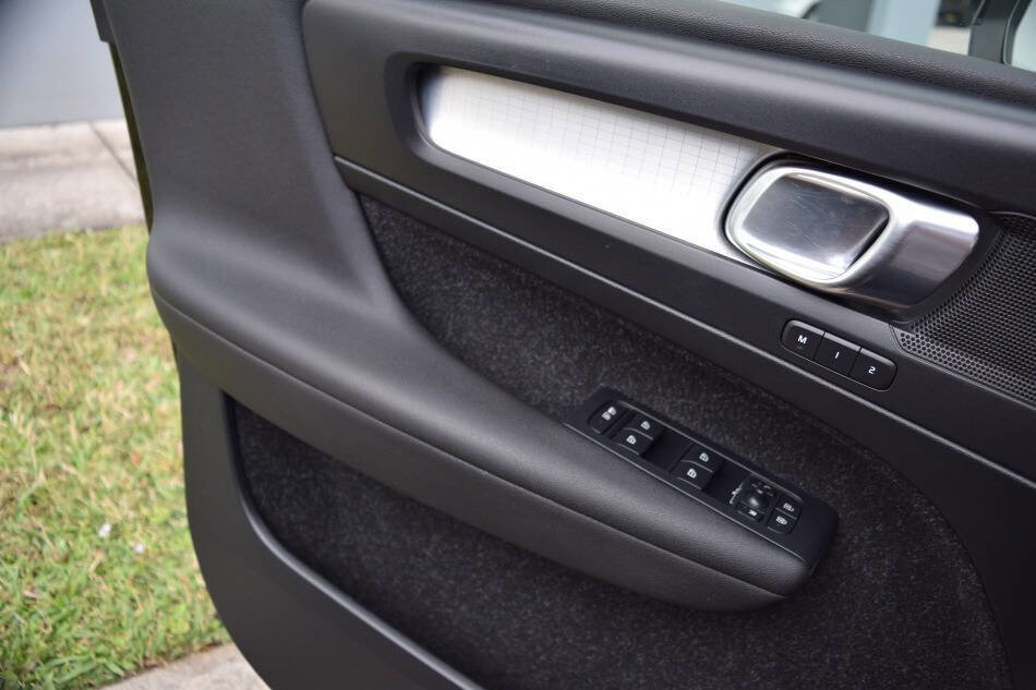 Used 2020 Volvo XC40 T5 Momentum w/ Protection Package Premier image 71