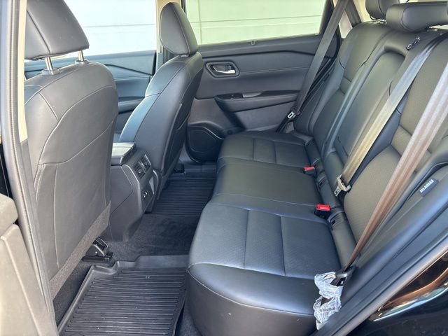 Used 2025 Nissan Rogue SV w/ SV Premium Package image 30