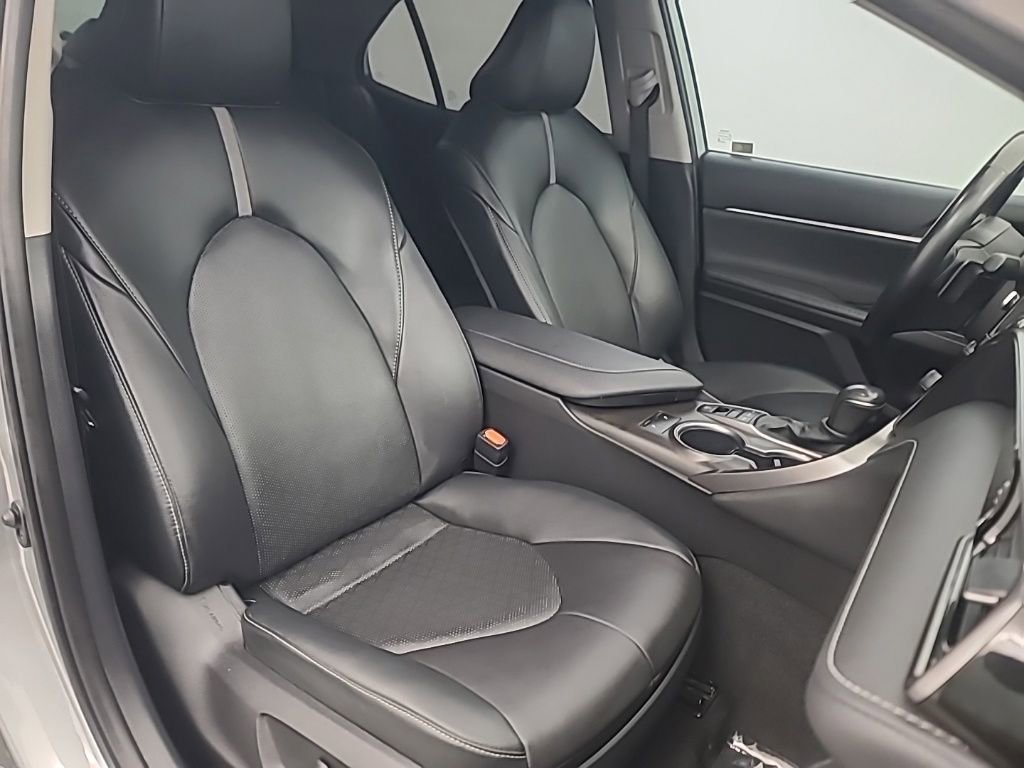 Used 2022 Toyota Camry XSE FWD image 16