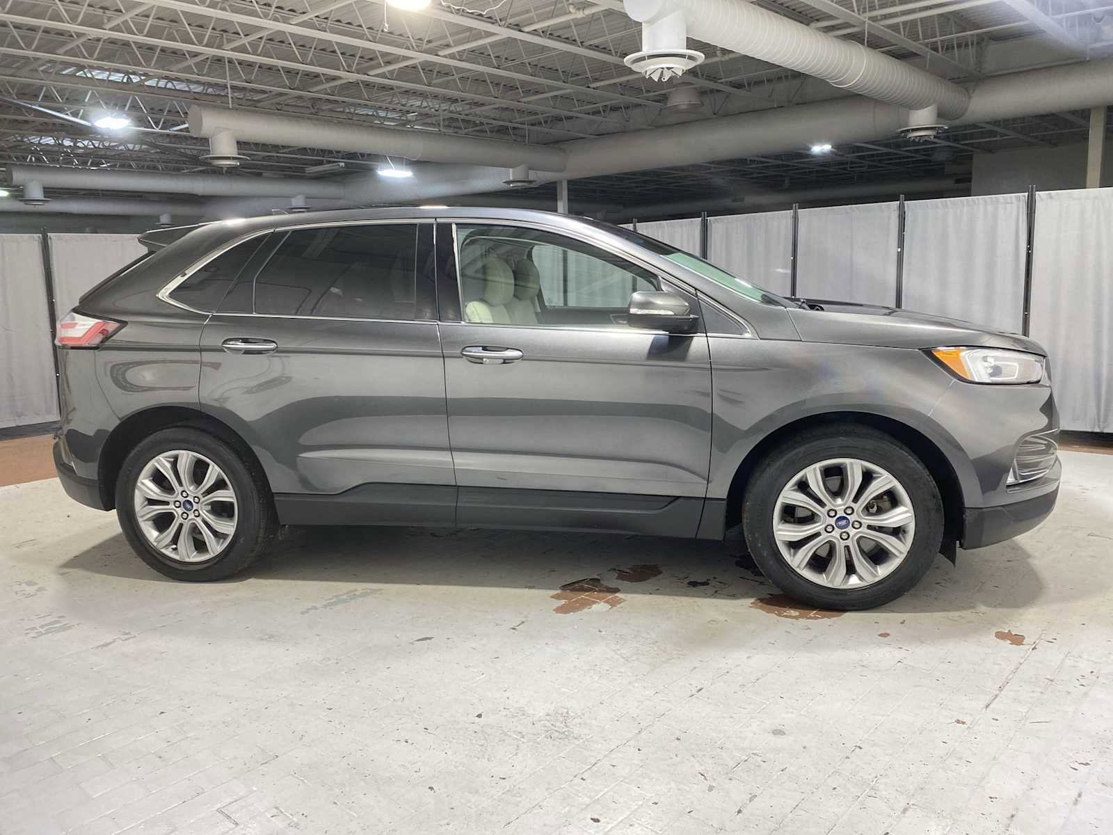 Used 2019 Ford Edge Titanium w/ Cold Weather Package image 27