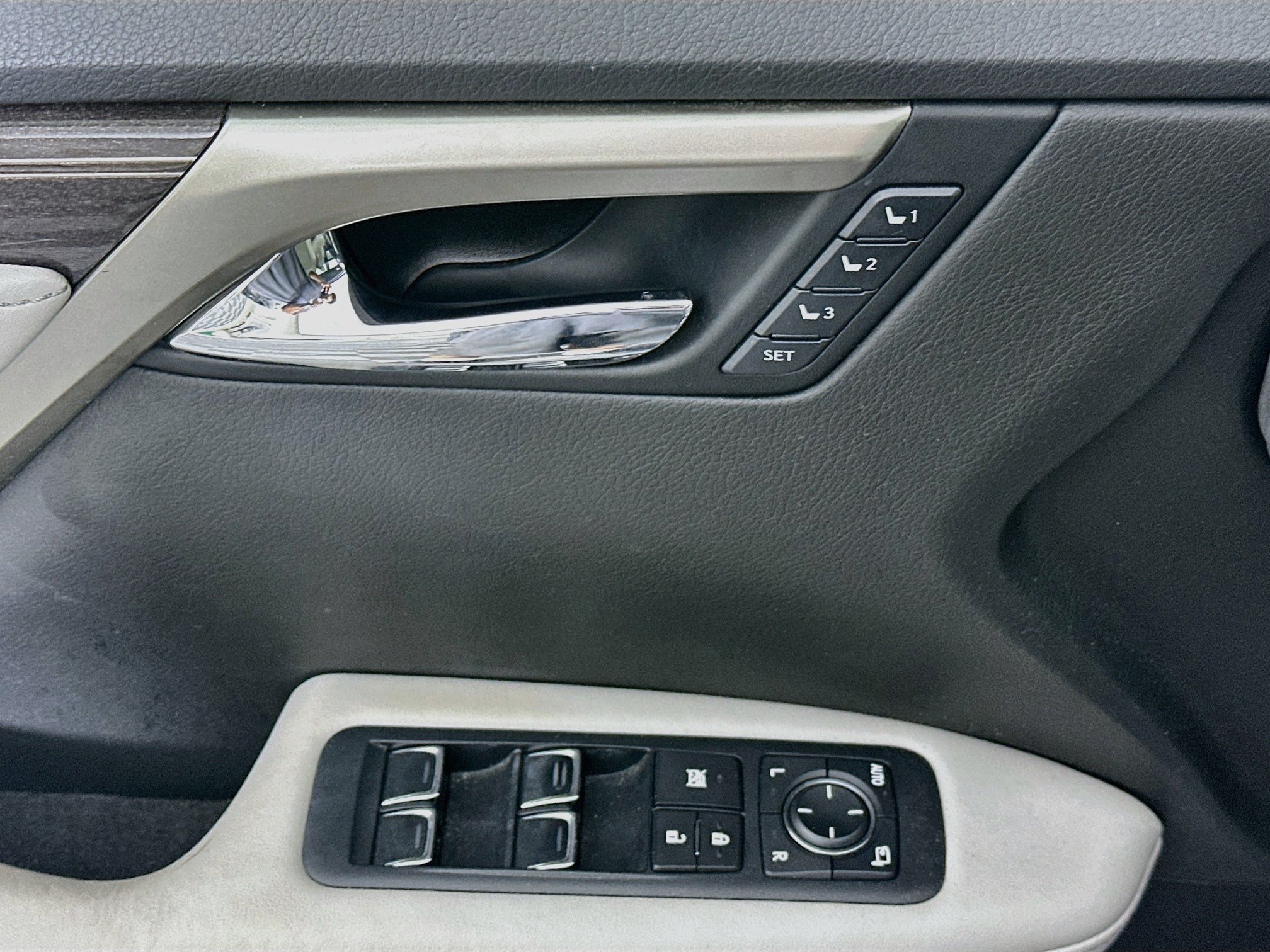 Used 2016 Lexus RX 450h AWD w/ Luxury Package image 15
