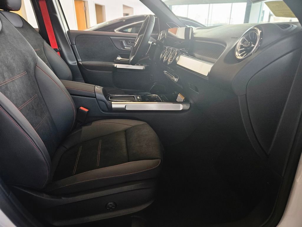 New 2026 Mercedes-Benz GLB 35 AMG 4MATIC image 10