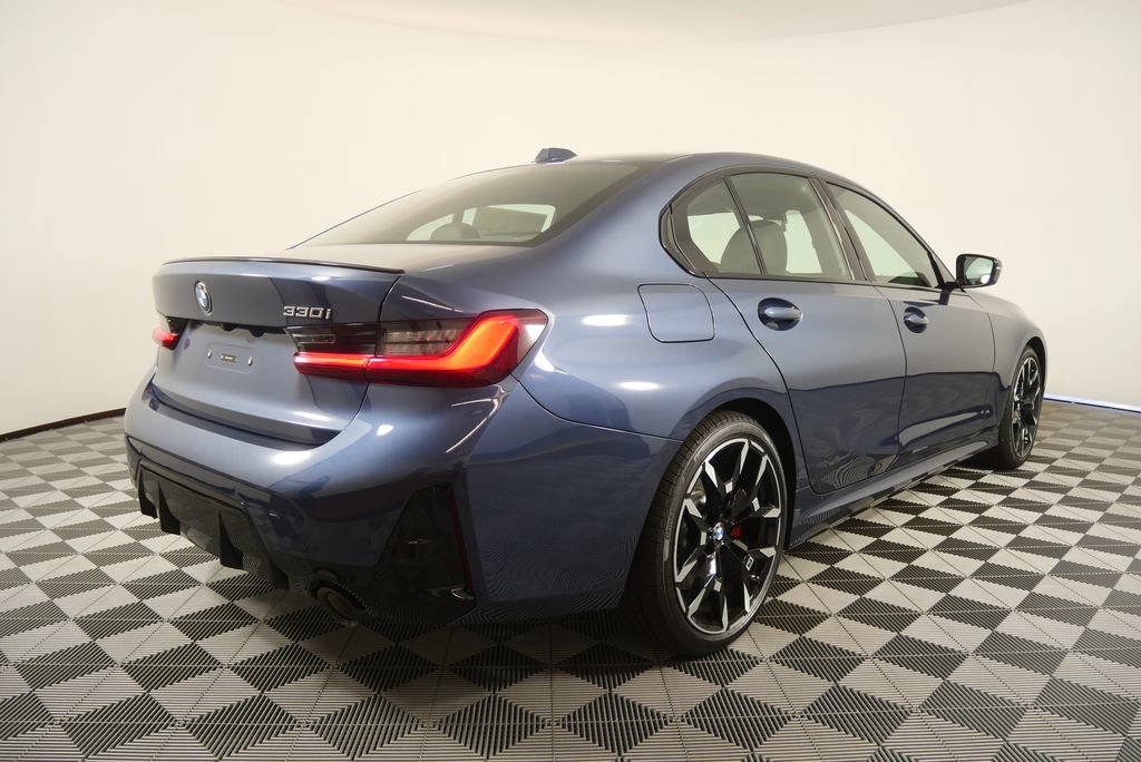 Used 2026 BMW 330i Sedan w/ M Sport Package RWD image 5