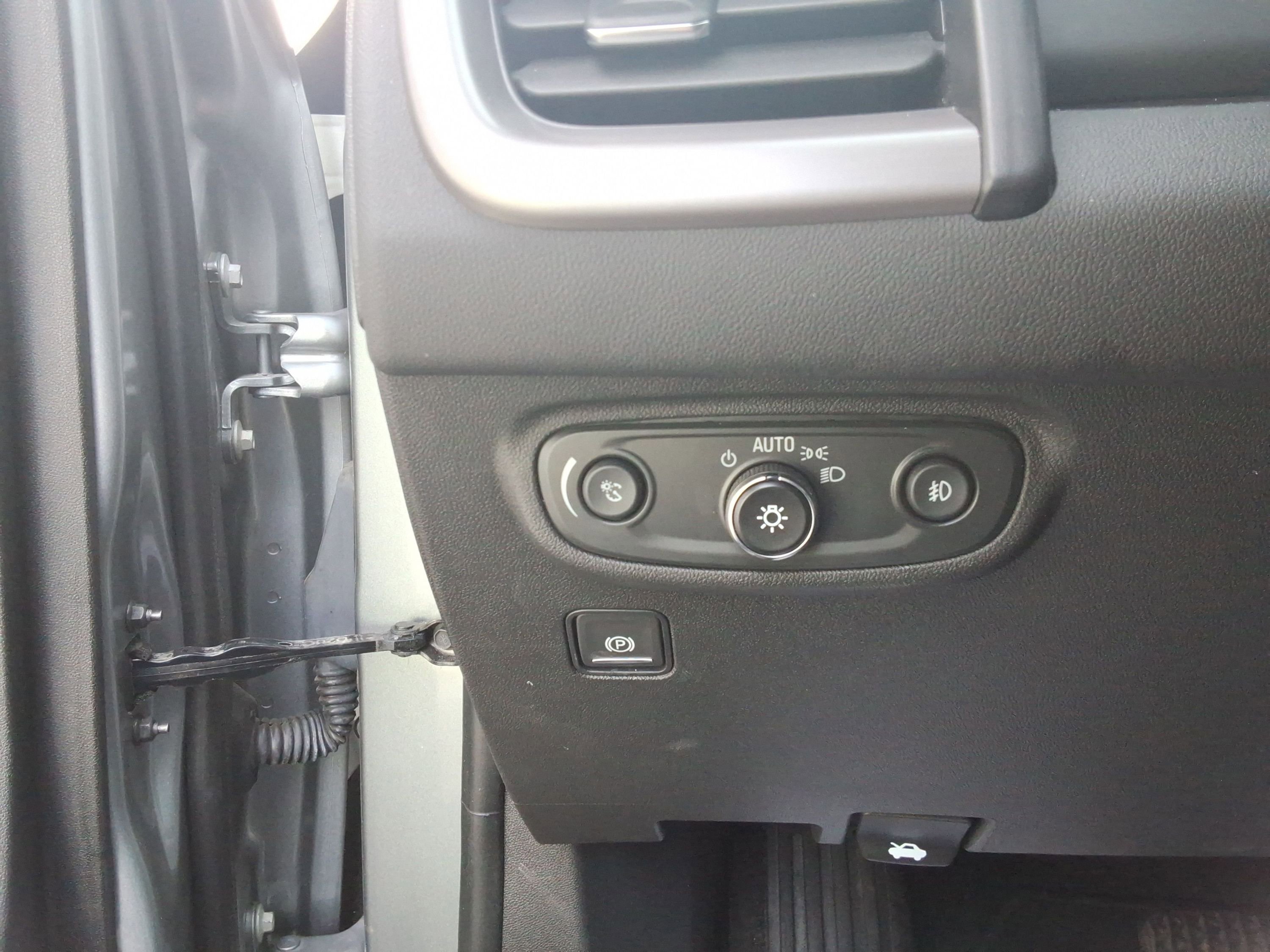 Used 2023 GMC Terrain AT4 image 19