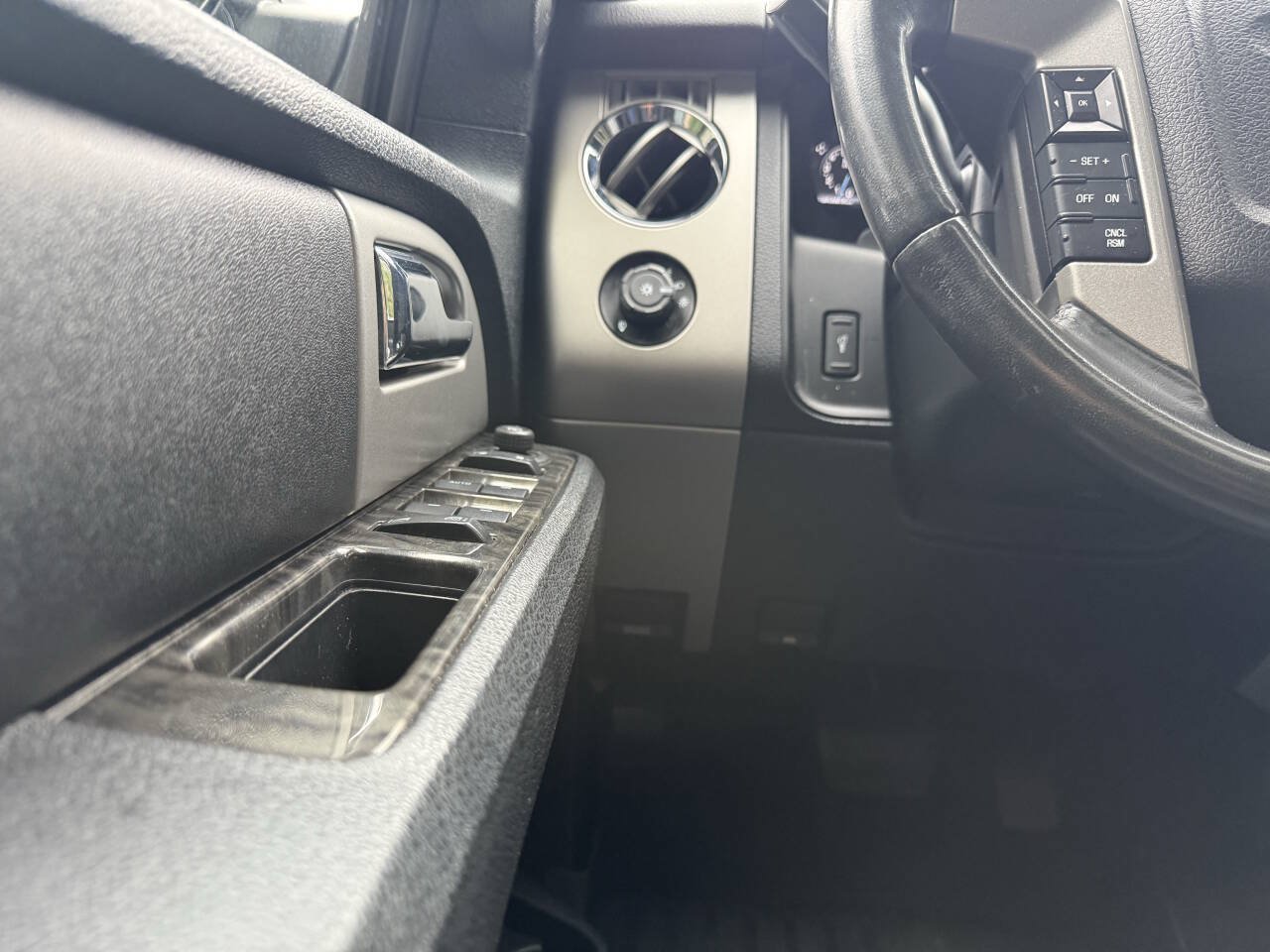 Used 2015 Ford Expedition EL Limited w/ Equipment Group 301A AWD/4WD image 28